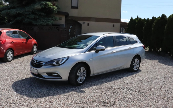 Opel Astra cena 42950 przebieg: 135654, rok produkcji 2019 z Kosów Lacki małe 326